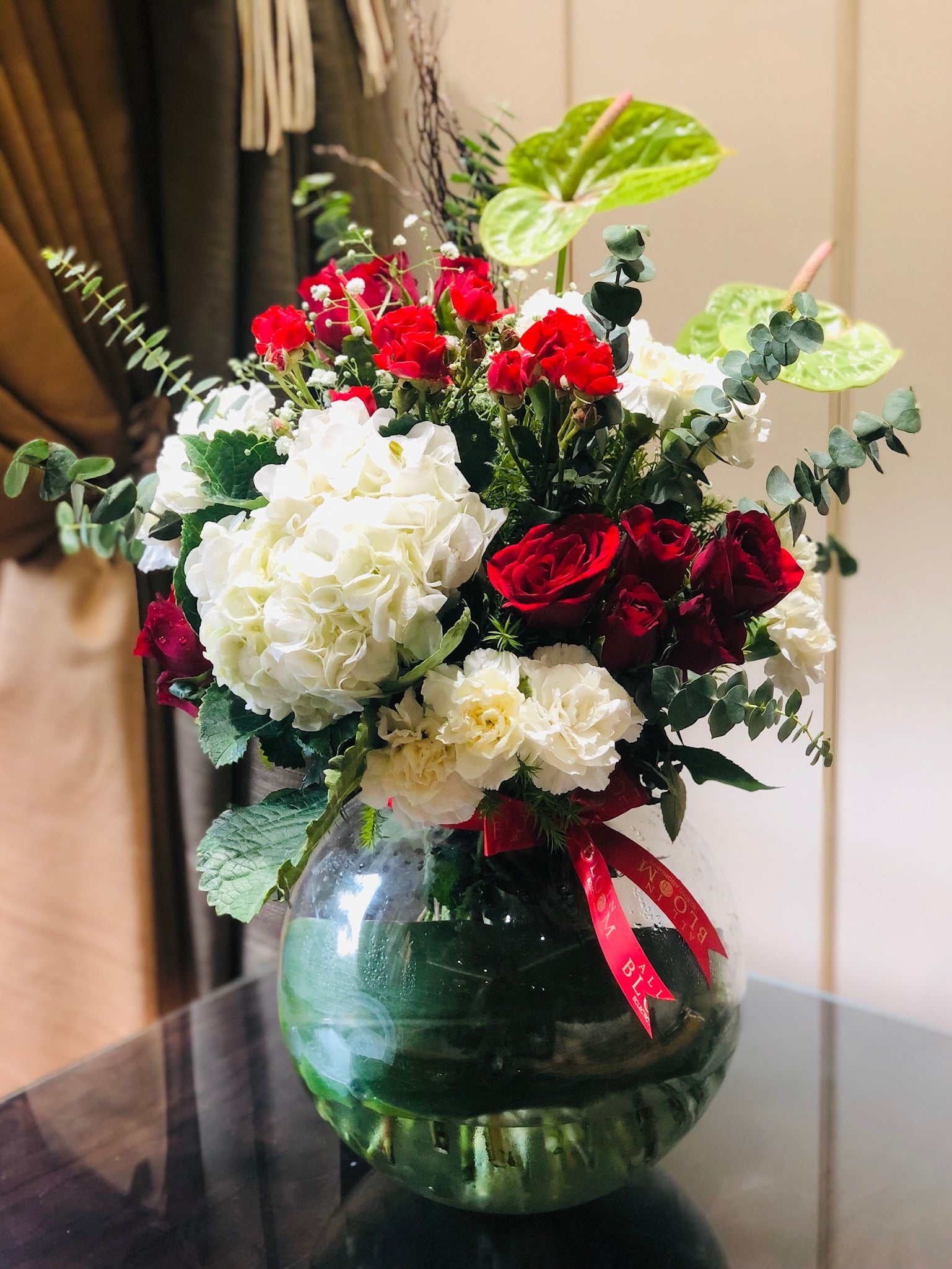 Vibrant Elegance – Bloom Vase